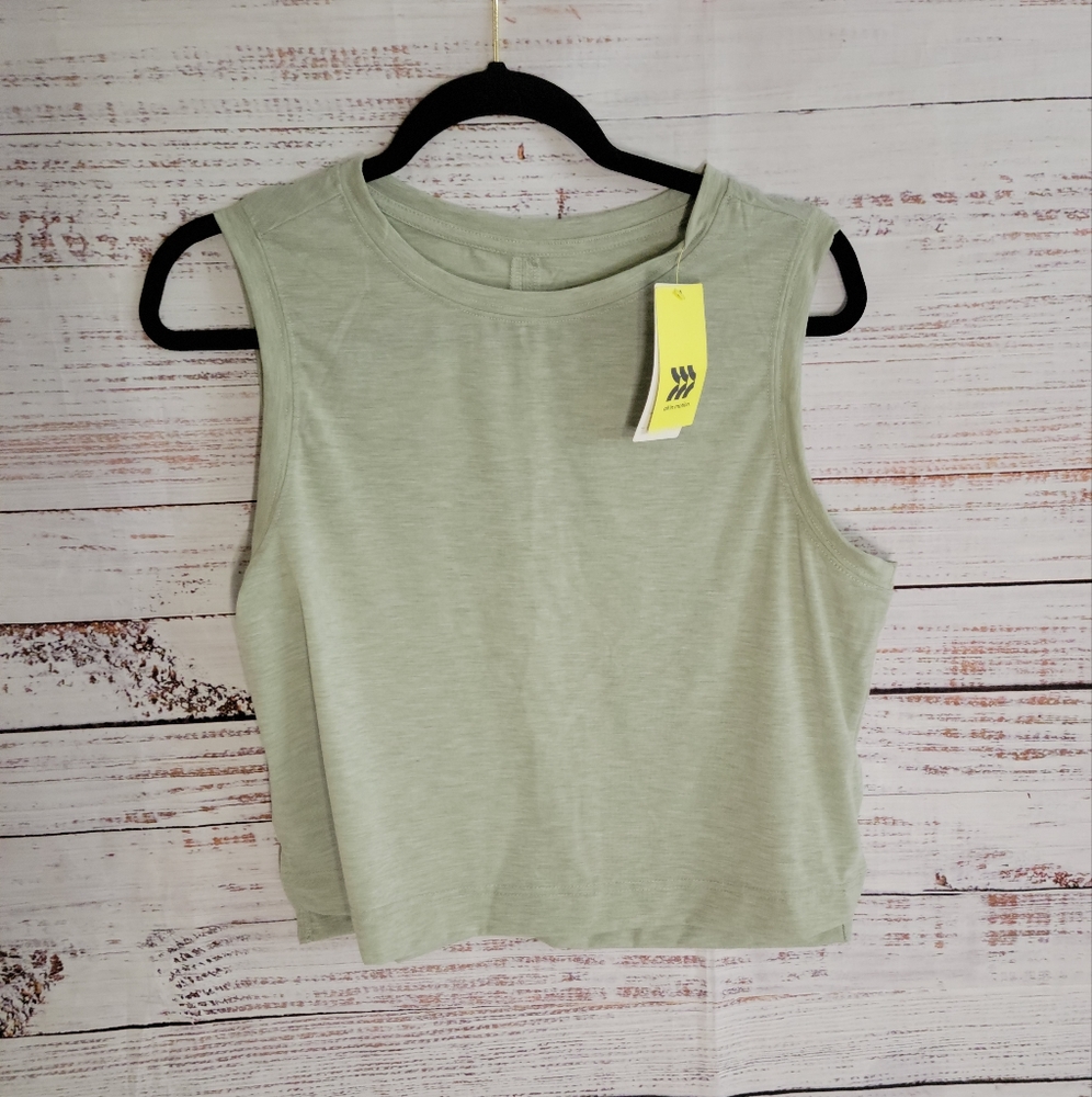 All in motion Sage L NWTS boxy cropped top